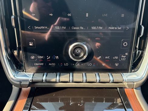 Used 2025 GMC Yukon Denali image 22