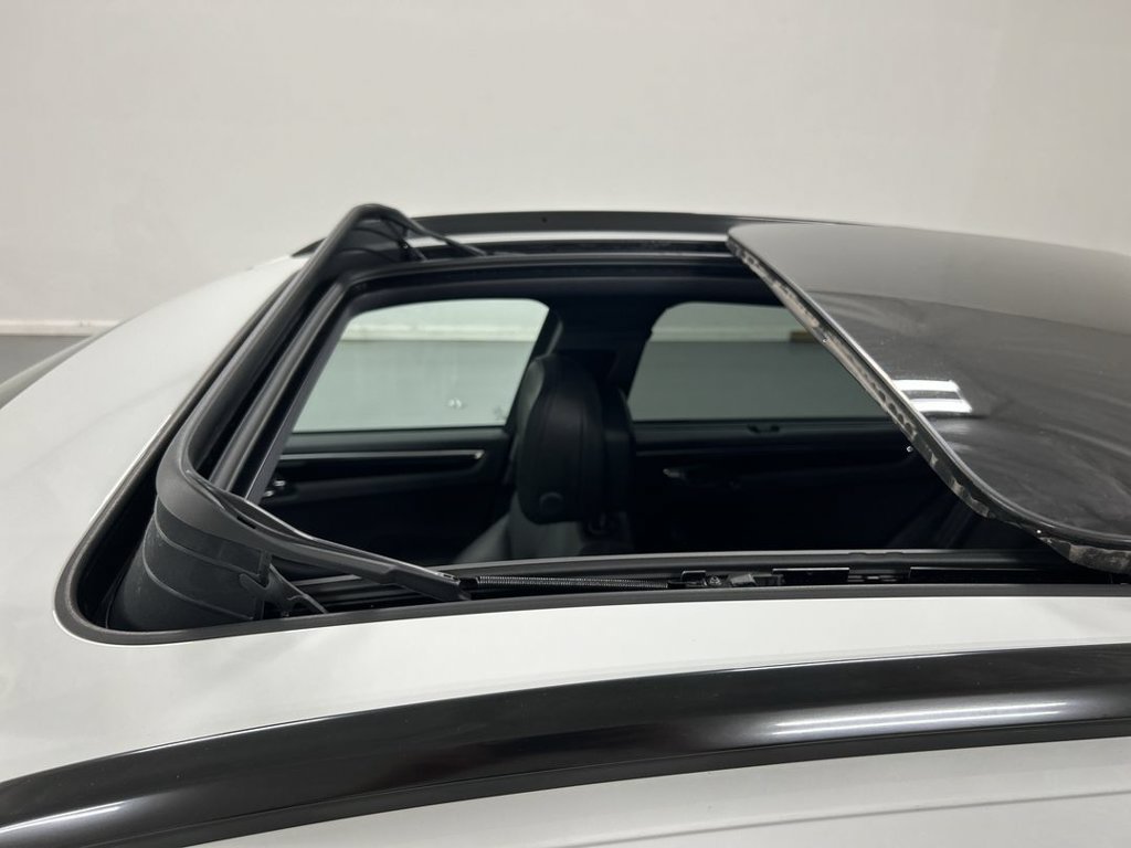 Certified 2026 Porsche Macan AWD/4WD image 20