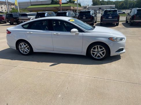 Used 2016 Ford Fusion SE FWD image 5