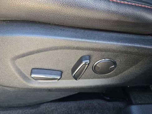 Used 2018 Ford Explorer XLT w/ Equipment Group 202A image 18