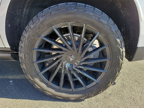 Used 2023 GMC Yukon Denali image 10