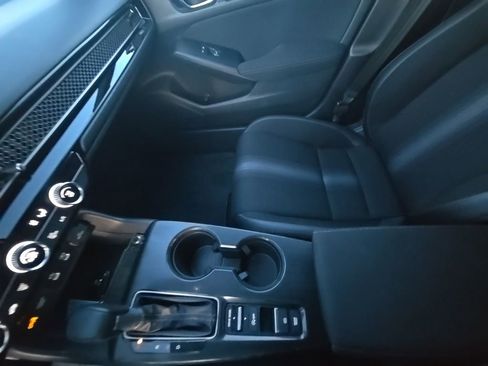 Used 2025 Honda Civic Sport image 22