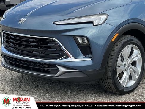 Certified 2024 Buick Encore GX Preferred w/ Comfort Package FWD image 8