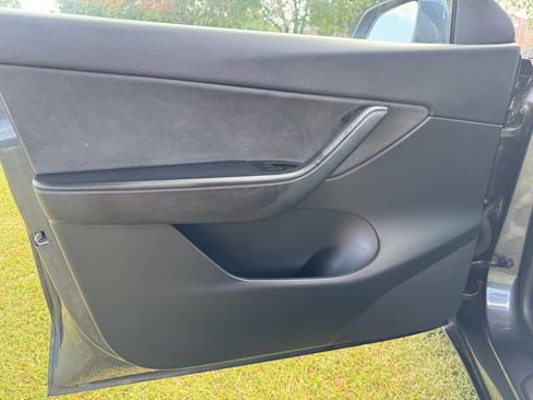 Used 2020 Tesla Model Y Long Range image 9