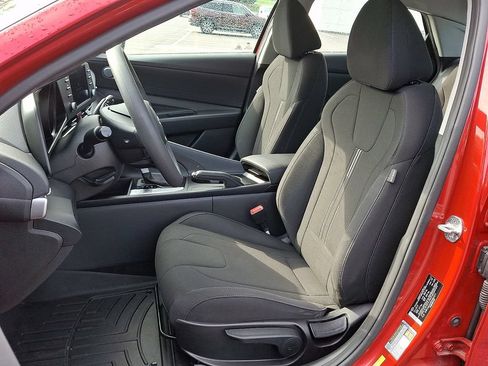 Used 2022 Hyundai Elantra SEL FWD image 15