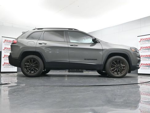 Used 2023 Jeep Cherokee Altitude Lux image 24