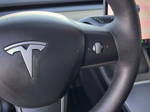 Used 2021 Tesla Model Y Long Range image 25