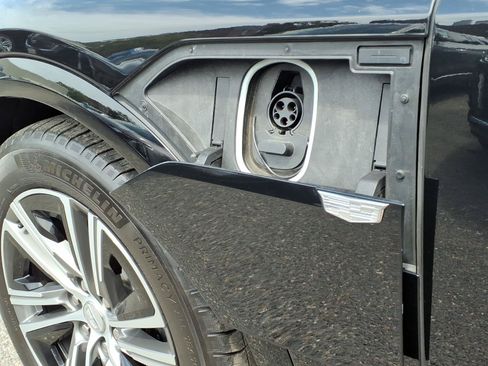 Certified 2024 Cadillac Lyriq Luxury w/ LPO, Floor Liner Package AWD/4WD image 9