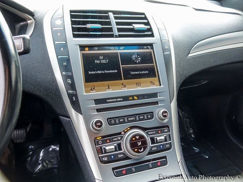 Used 2017 Lincoln MKZ Premiere image 18