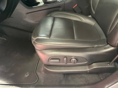 Used 2023 Chevrolet Traverse LT FWD image 16