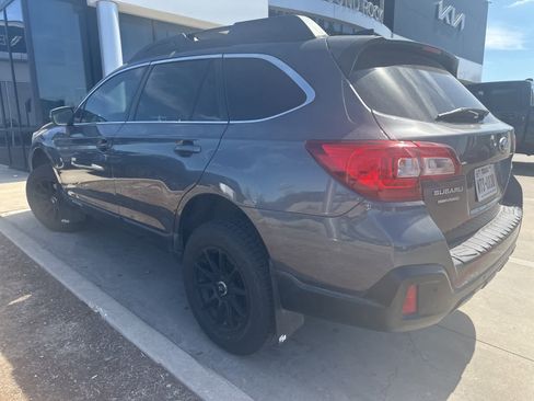 Used 2018 Subaru Outback 2.5i Limited image 2