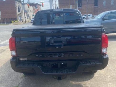 Used 2022 Toyota Tacoma SR image 3