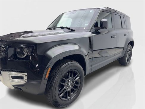 Used 2025 Land Rover Defender 110 S image 9
