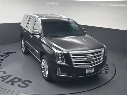 Used 2018 Cadillac Escalade Platinum AWD/4WD image 30