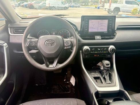 Used 2020 Toyota RAV4 XLE w/ Convenience Package FWD image 8