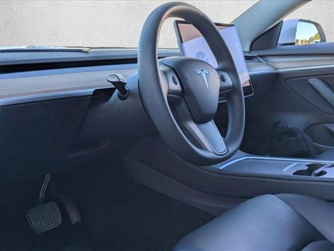 Used 2022 Tesla Model 3 image 10