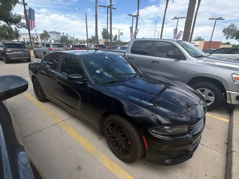 Used 2016 Dodge Charger SE w/ Popular Equipment Group RWD image 3