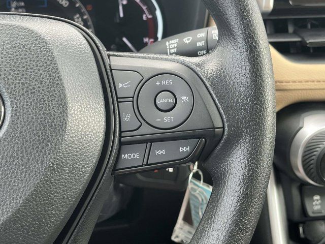 Used 2024 Toyota RAV4 LE AWD/4WD image 27
