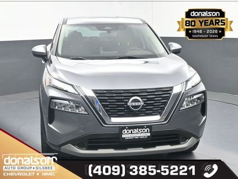 Used 2023 Nissan Rogue SV image 3