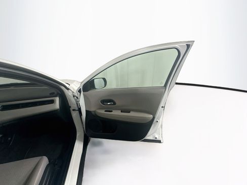Used 2018 Honda HR-V LX image 29