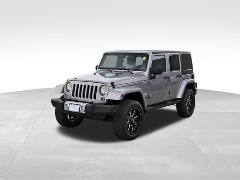 Used 2014 Jeep Wrangler Unlimited Sahara w/ Max Tow Package AWD/4WD image 2