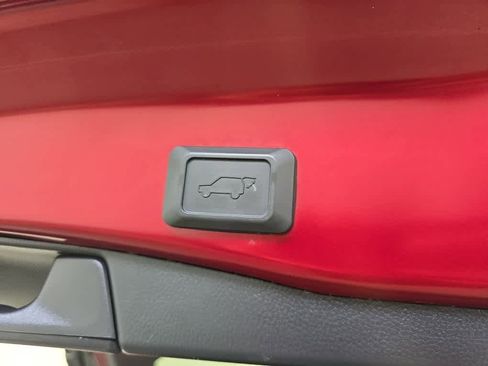 Used 2022 Toyota RAV4 XLE w/ Convenience Package image 21