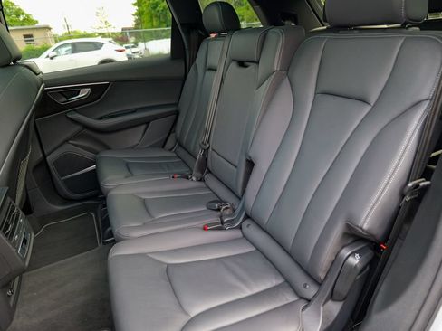Used 2025 Audi Q7 3.0T Premium Plus AWD/4WD image 38