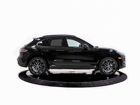 Certified 2025 Porsche Macan image 8