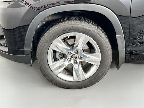 Used 2017 Toyota Highlander Limited image 10