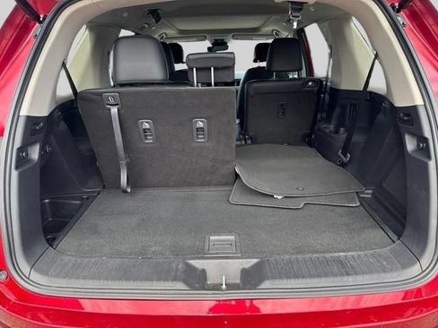 Certified 2025 Honda Pilot Touring image 18