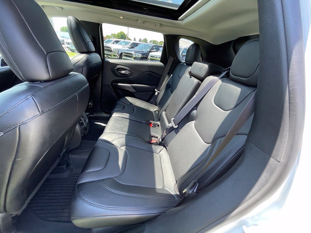 Used 2022 Jeep Cherokee Latitude Lux w/ Sun & Sound Group AWD/4WD image 19