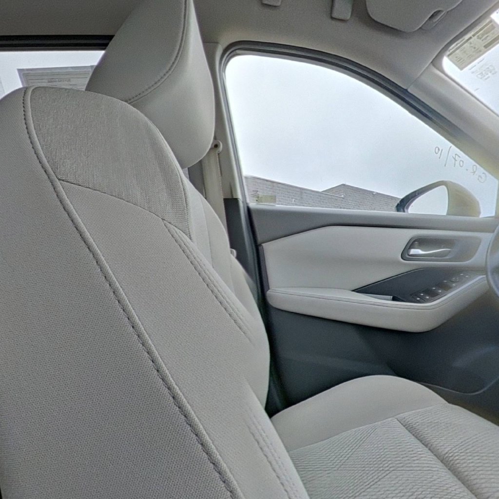 Used 2025 Nissan Rogue SV FWD image 30