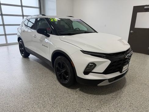 Used 2023 Chevrolet Blazer LT w/ Convenience Package AWD/4WD image 2