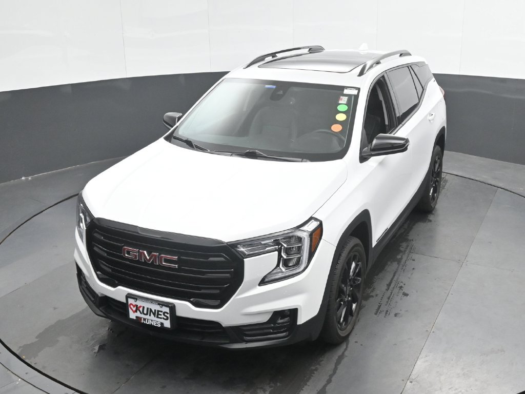 Used 2024 GMC Terrain SLT w/ Elevation Edition AWD/4WD image 33