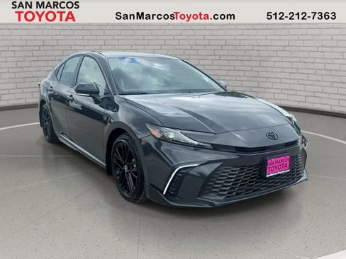 Used 2026 Toyota Camry SE w/ Convenience Package image 3