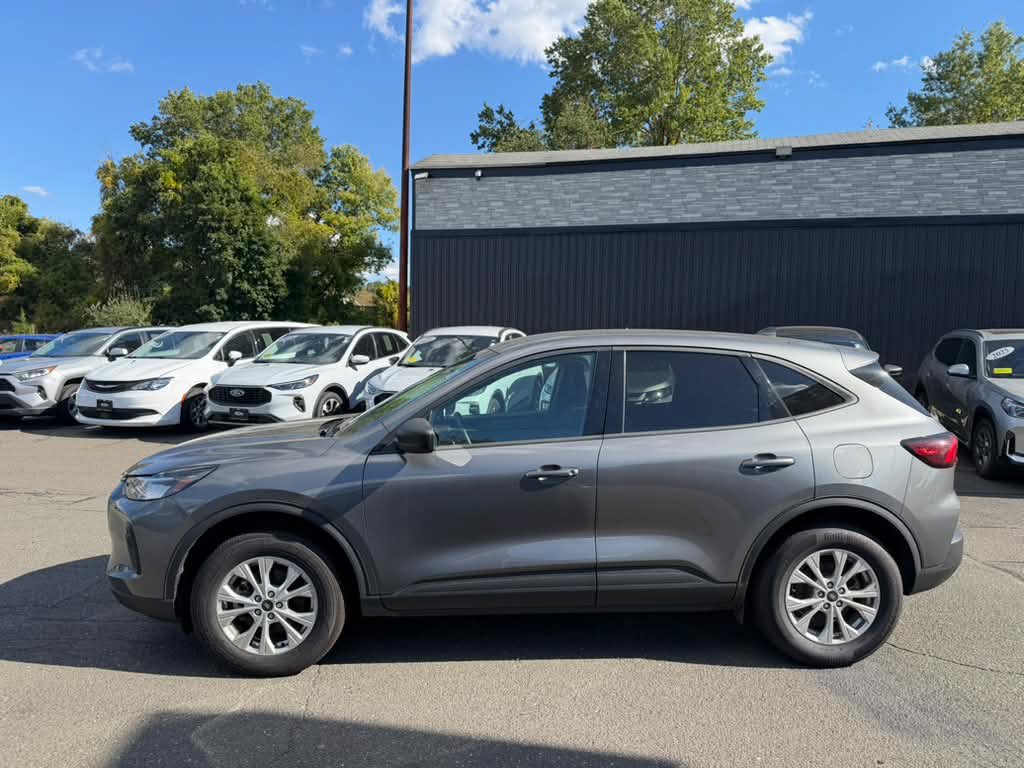 Used 2025 Ford Escape Active AWD/4WD image 2