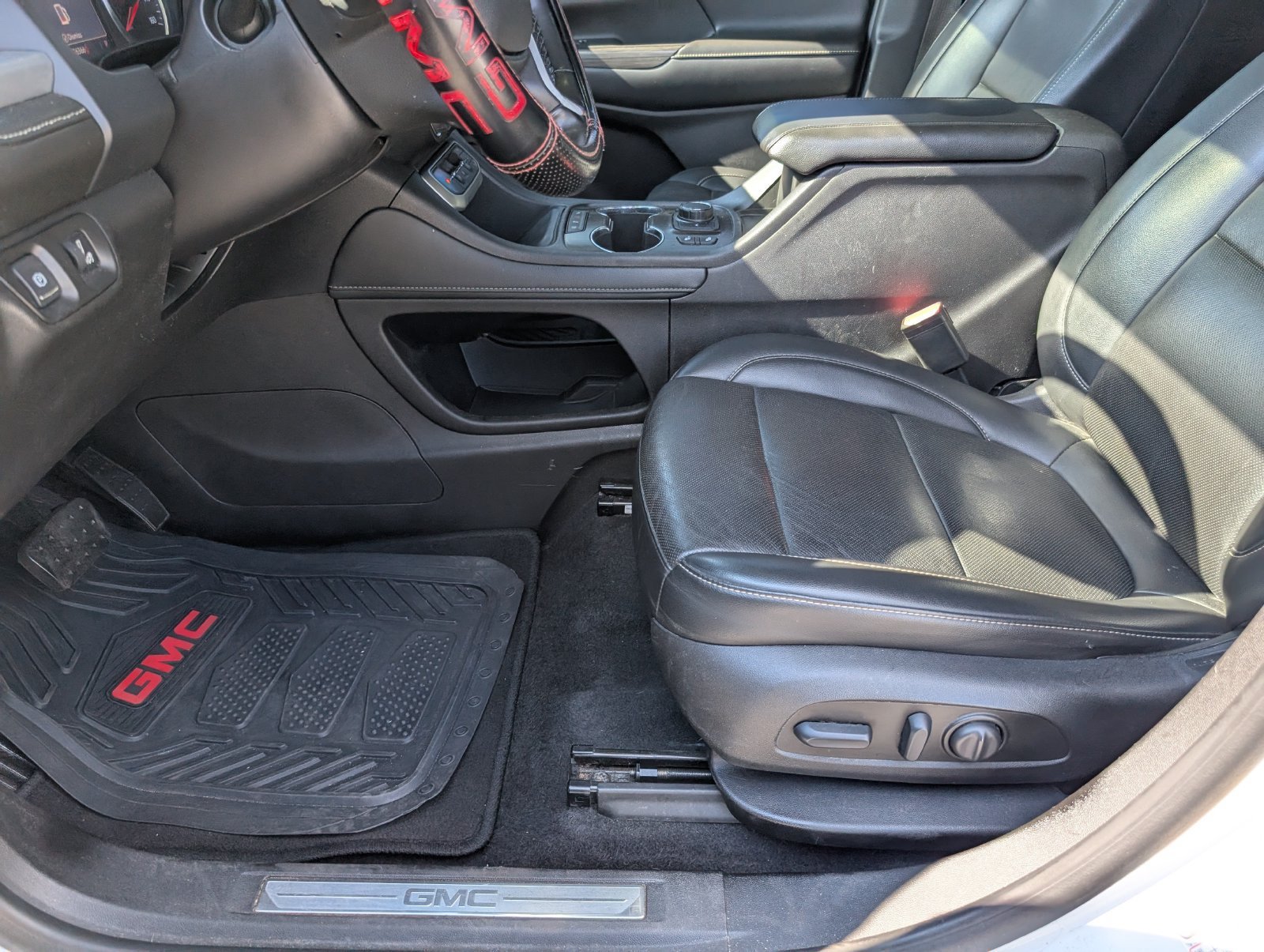 Used 2023 GMC Acadia SLT FWD image 14