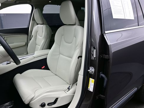 Used 2025 Volvo XC90 B6 Ultra w/ Protection Package image 13