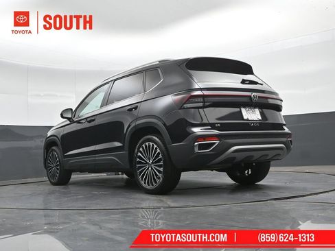 Used 2025 Volkswagen Taos SE FWD image 42