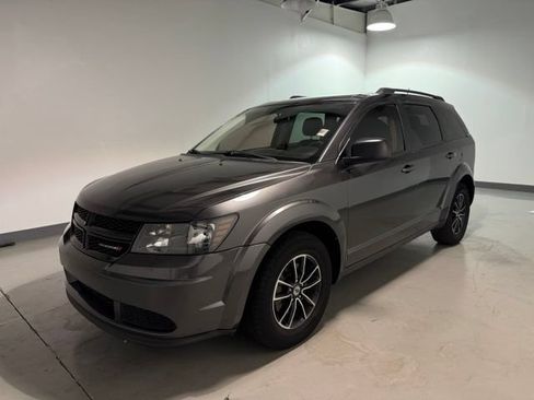 Used 2018 Dodge Journey SE w/ Connectivity Group FWD image 3