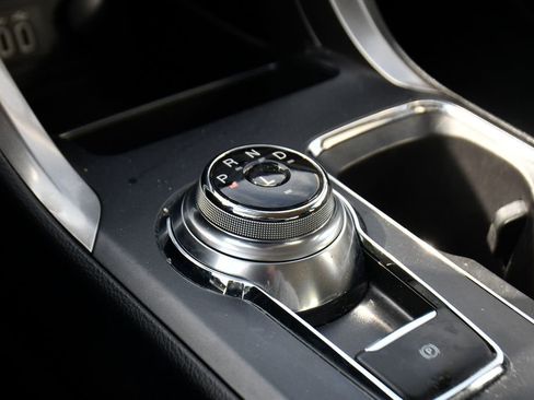 Used 2020 Ford Fusion SE image 31