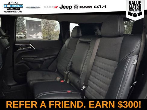 Used 2024 Mitsubishi Outlander SE image 32