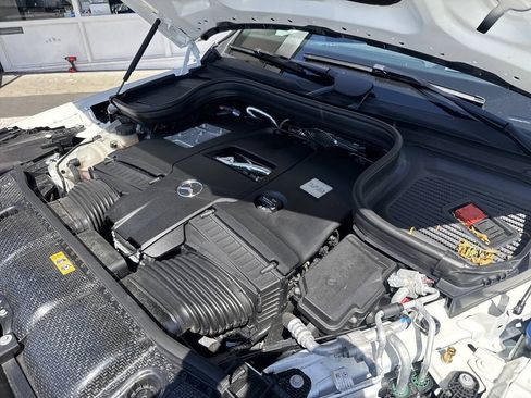 Used 2024 Mercedes-Benz GLS 580 4MATIC w/ Warmth & Comfort Package image 14
