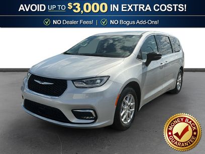Used 2024 Chrysler Pacifica Touring-L