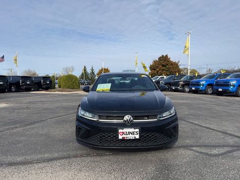 Used 2025 Volkswagen Jetta Sport image 2