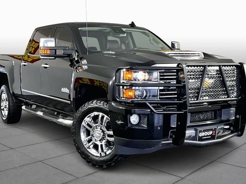 Used 2017 Chevrolet Silverado 2500 High Country w/ Duramax Plus Package image 2