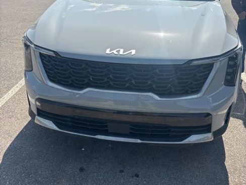 Used 2024 Kia Sorento S w/ Panoramic Sunroof Package image 3