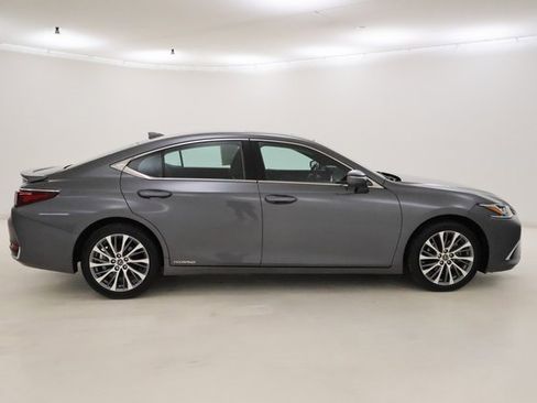 Used 2021 Lexus ES 300h w/ Premium Package image 2