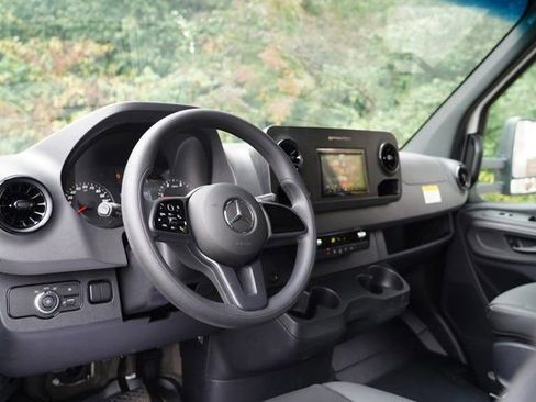 Used 2023 Mercedes-Benz Sprinter 3500 image 29