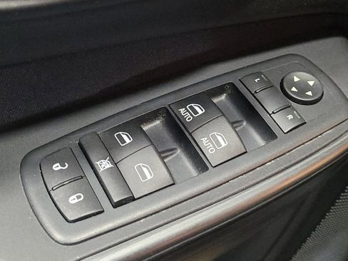 Used 2016 Jeep Cherokee Latitude w/ Cold Weather Group image 27